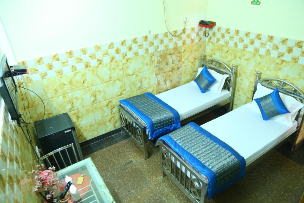 Hotel Ayesha Palace Delhi  Kültér fotó