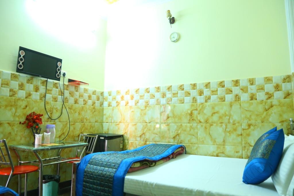 Hotel Ayesha Palace Delhi  Kültér fotó